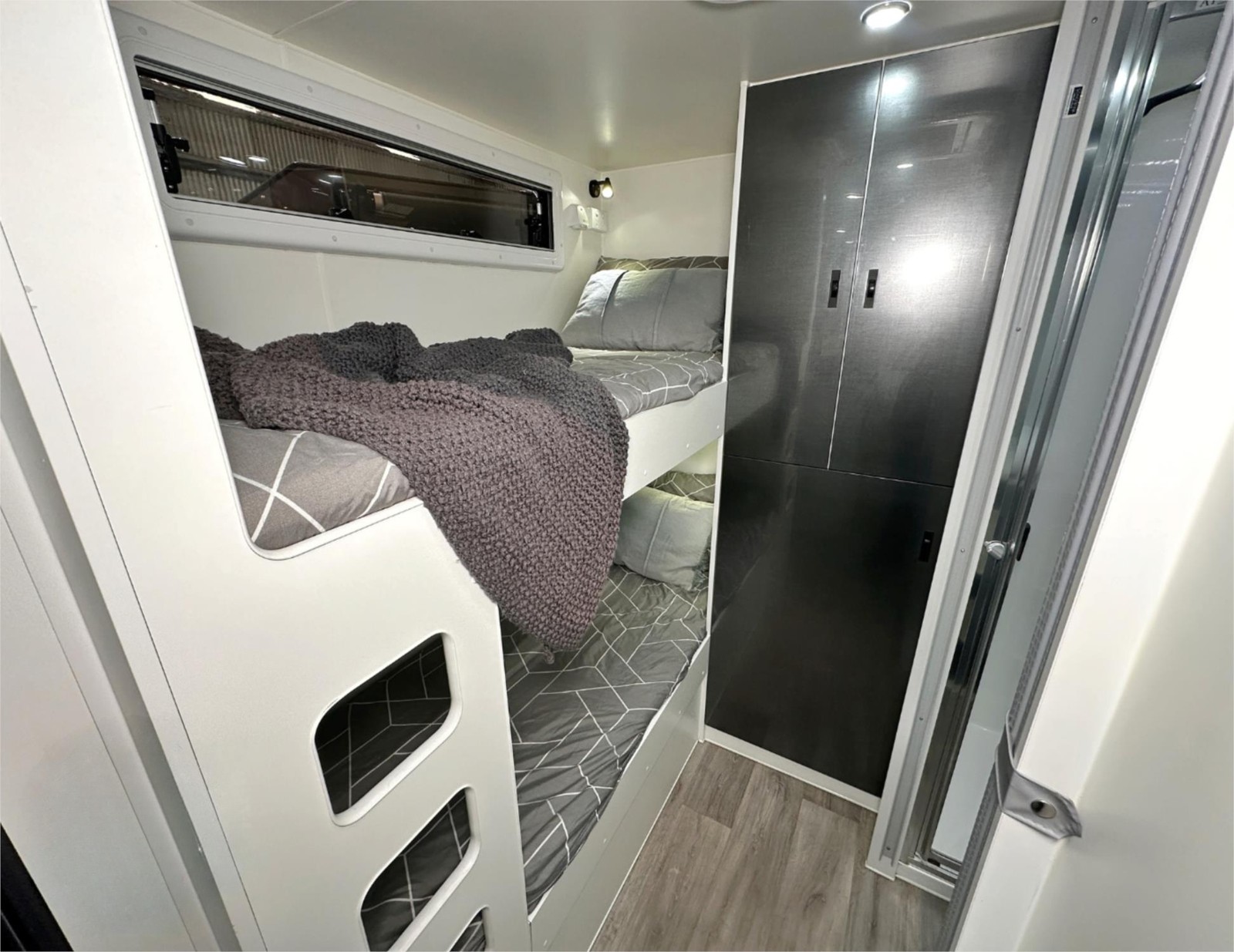 
								2023 Network RV Terrain Tuff Bunks full									