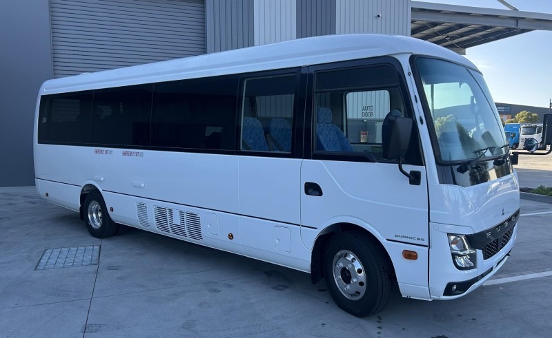 
								2025 Mitsubishi Fuso Rosa Deluxe 25 full									