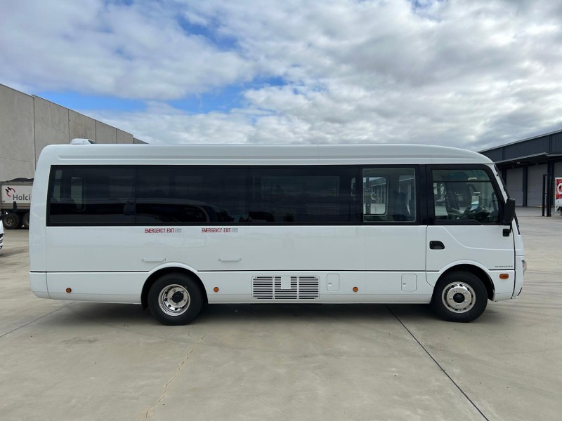 
								2026 Mitsubishi Fuso Rosa 22 Seat Deluxe full									