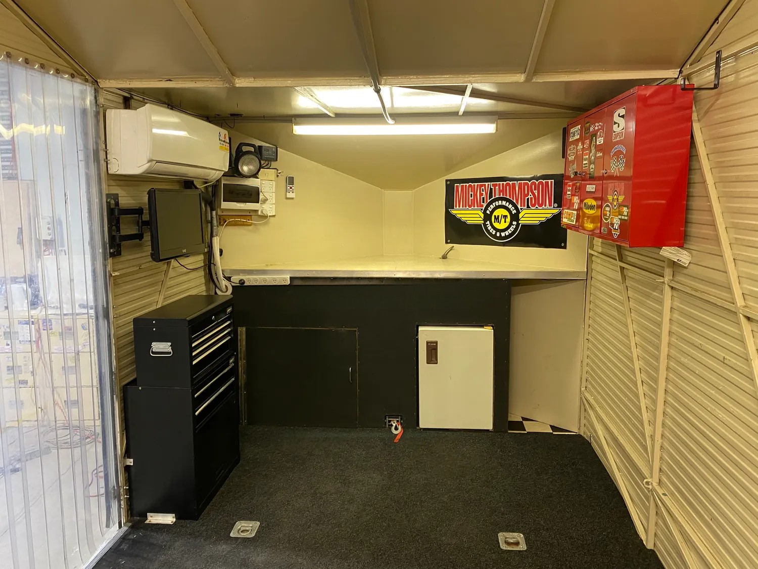 
								2011 W Trailers Enclosed Car /Merchandise Trailer full									