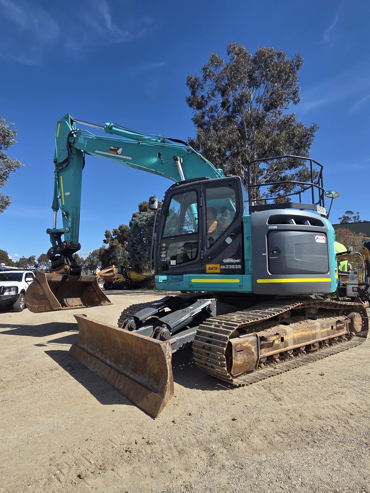 
								2020 Kobelco SK235SR-2 25T Excavator full									