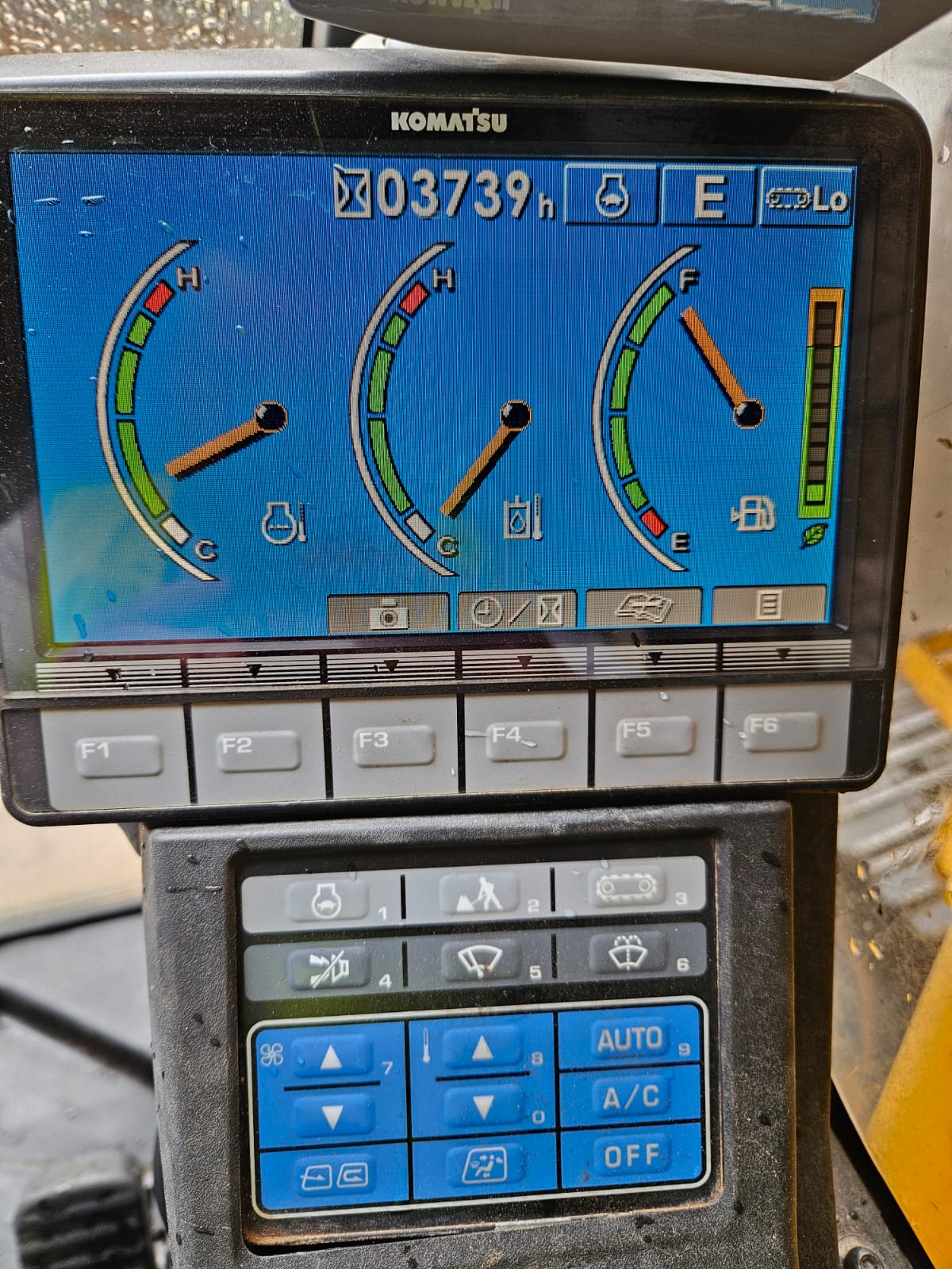 
								2018 Komatsu PC228US-8 24T Excavator full									