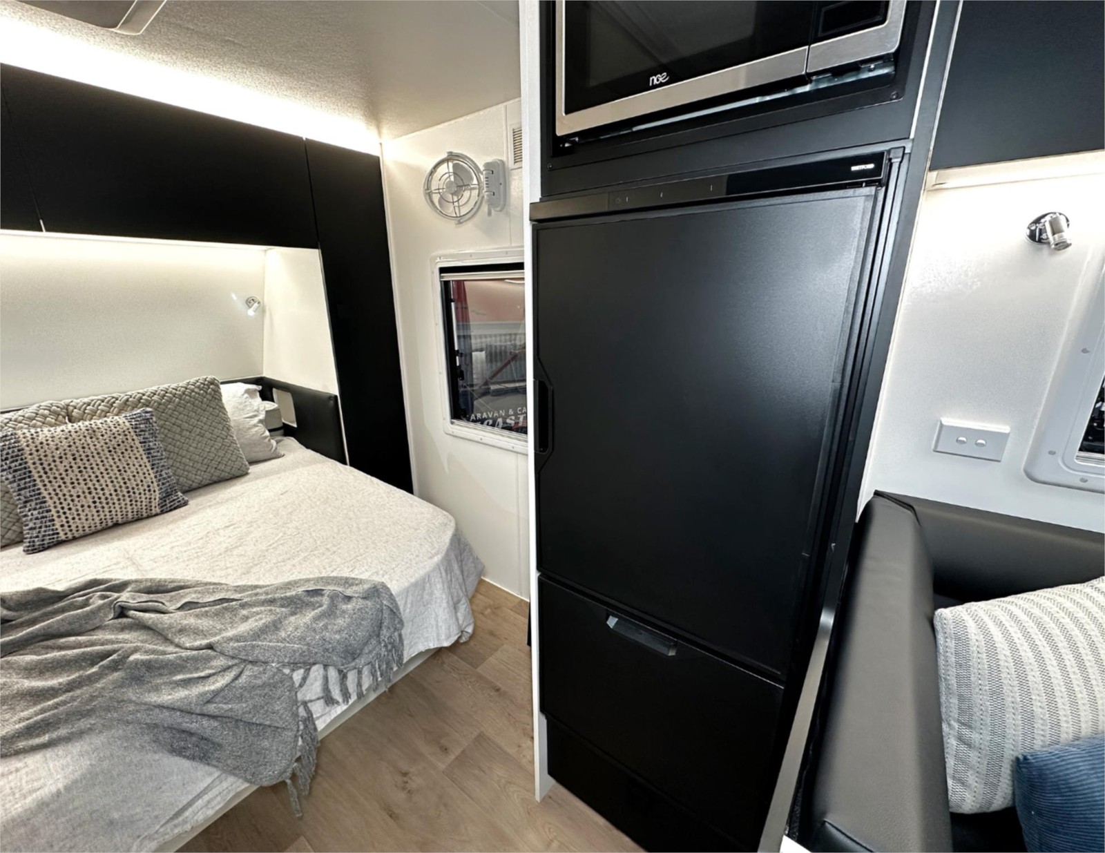 
								2024 New Age Manta Ray Adventurer Caravan MR18ER ADV full									