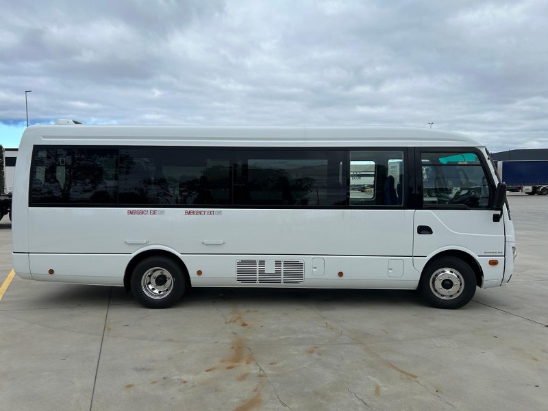 
								2026 Mitsubishi Fuso Rosa 22 Seat Deluxe full									