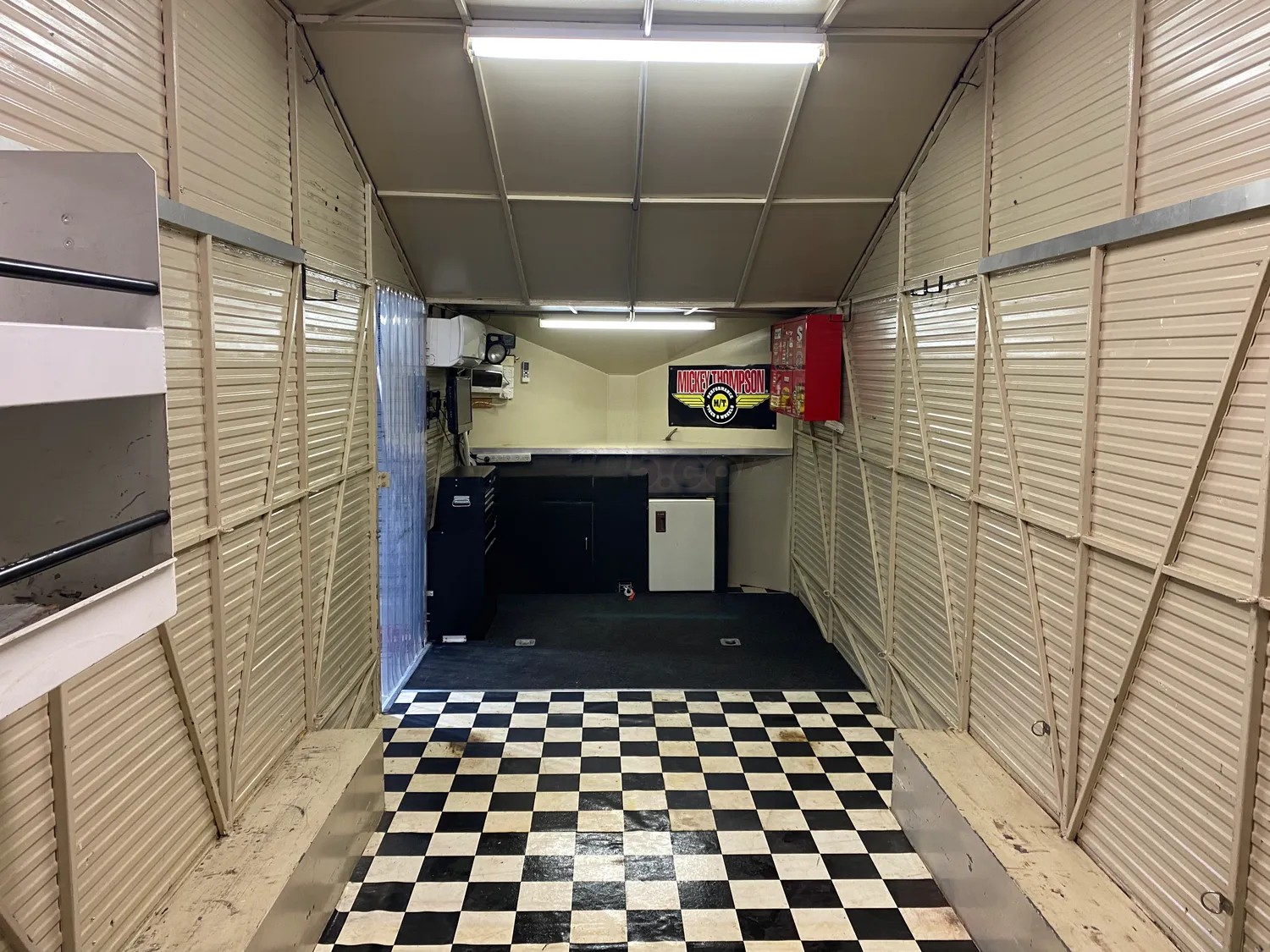 
								2011 W Trailers Enclosed Car /Merchandise Trailer full									