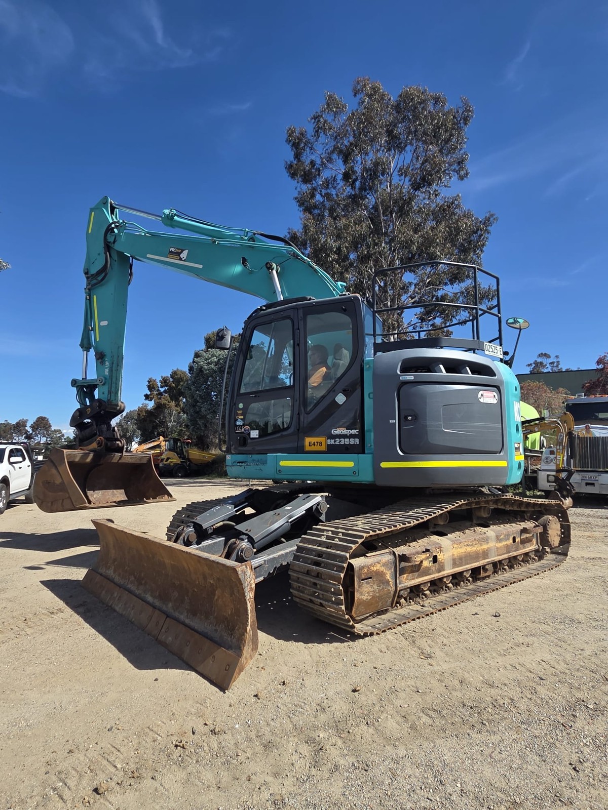 
								2020 Kobelco SK235SR-2 25T Excavator full									