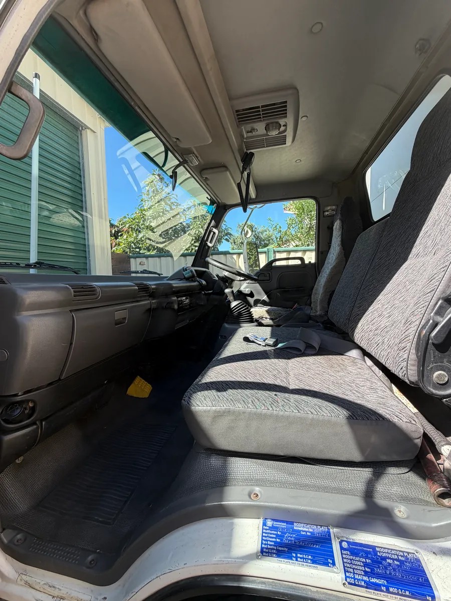 
								1999 Isuzu NQR full									