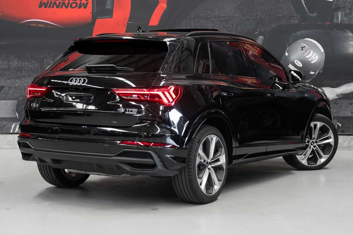 
								2022 Audi Q3 40 TFSI S line full									
