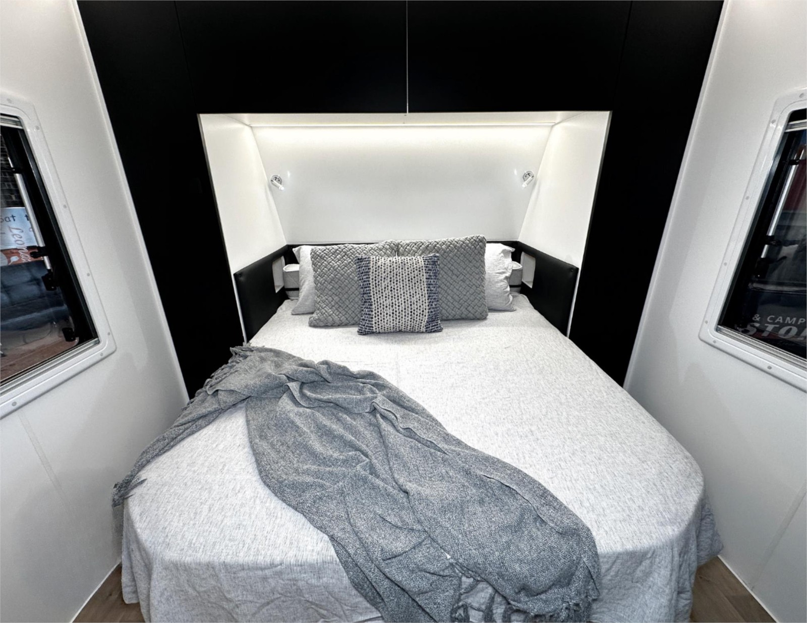 
								2024 New Age Manta Ray Adventurer Caravan MR18ER ADV full									
