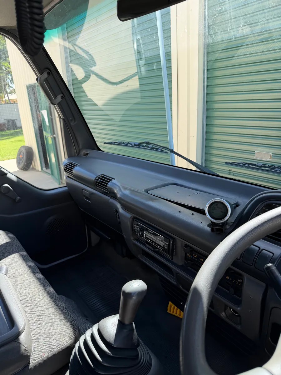 
								1999 Isuzu NQR full									