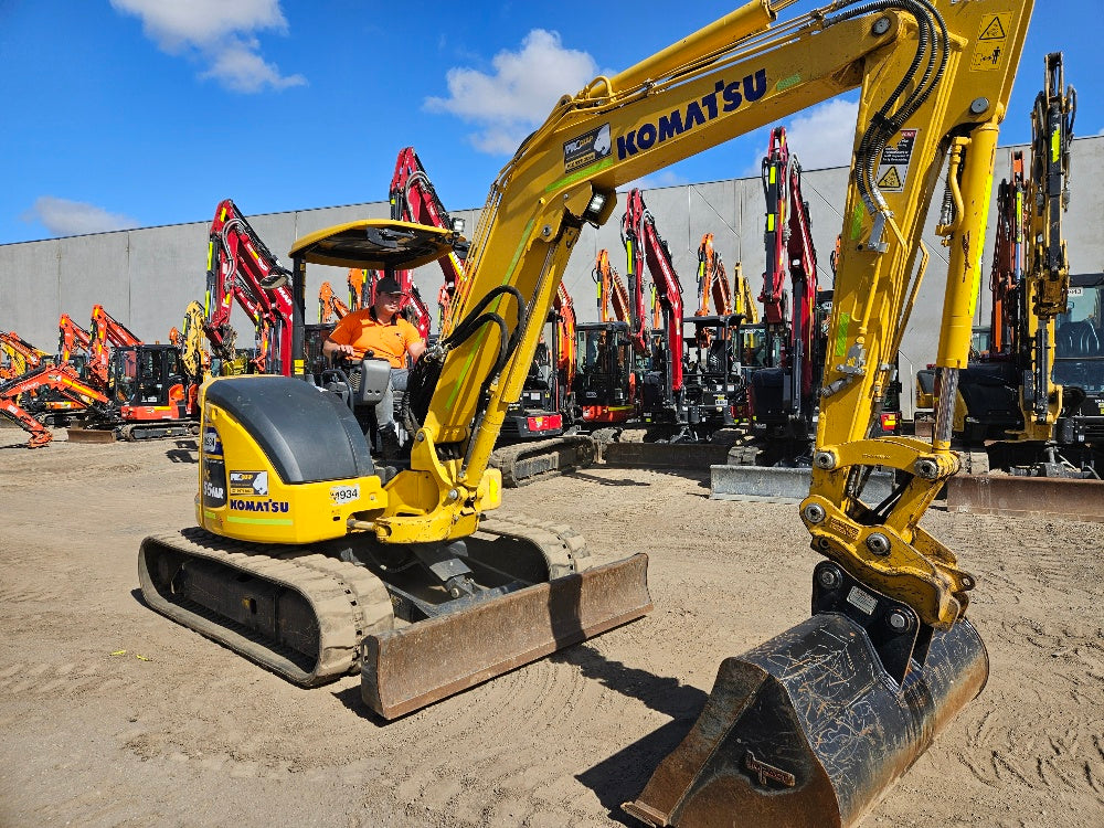 
								2022 Komatsu PC55MR-5 5.5T Excavator full									