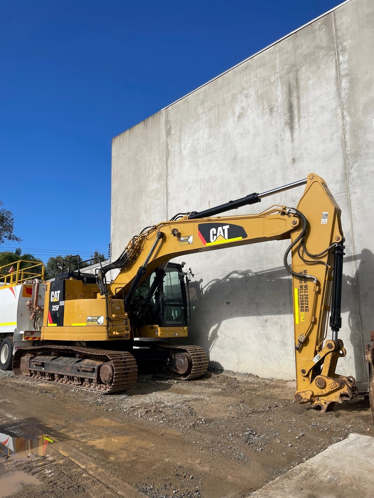 
								2017 Caterpillar 325FL CR 26T Excavator full									