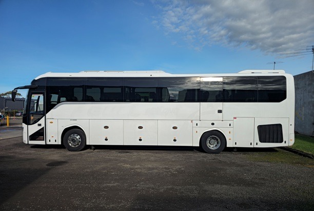 
								2020 Mercedes Benz 0500RF automatic 48 passenger toilet and wheelchair lift equipped coach full									