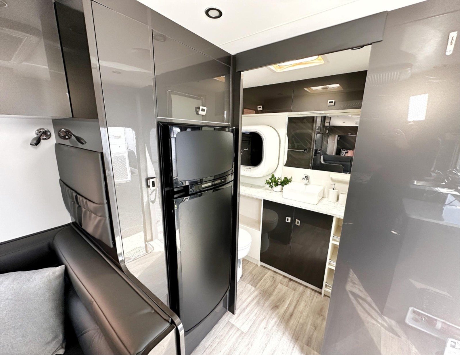 
								2021 JB Dreamline Caravan 20.6 Ft full									