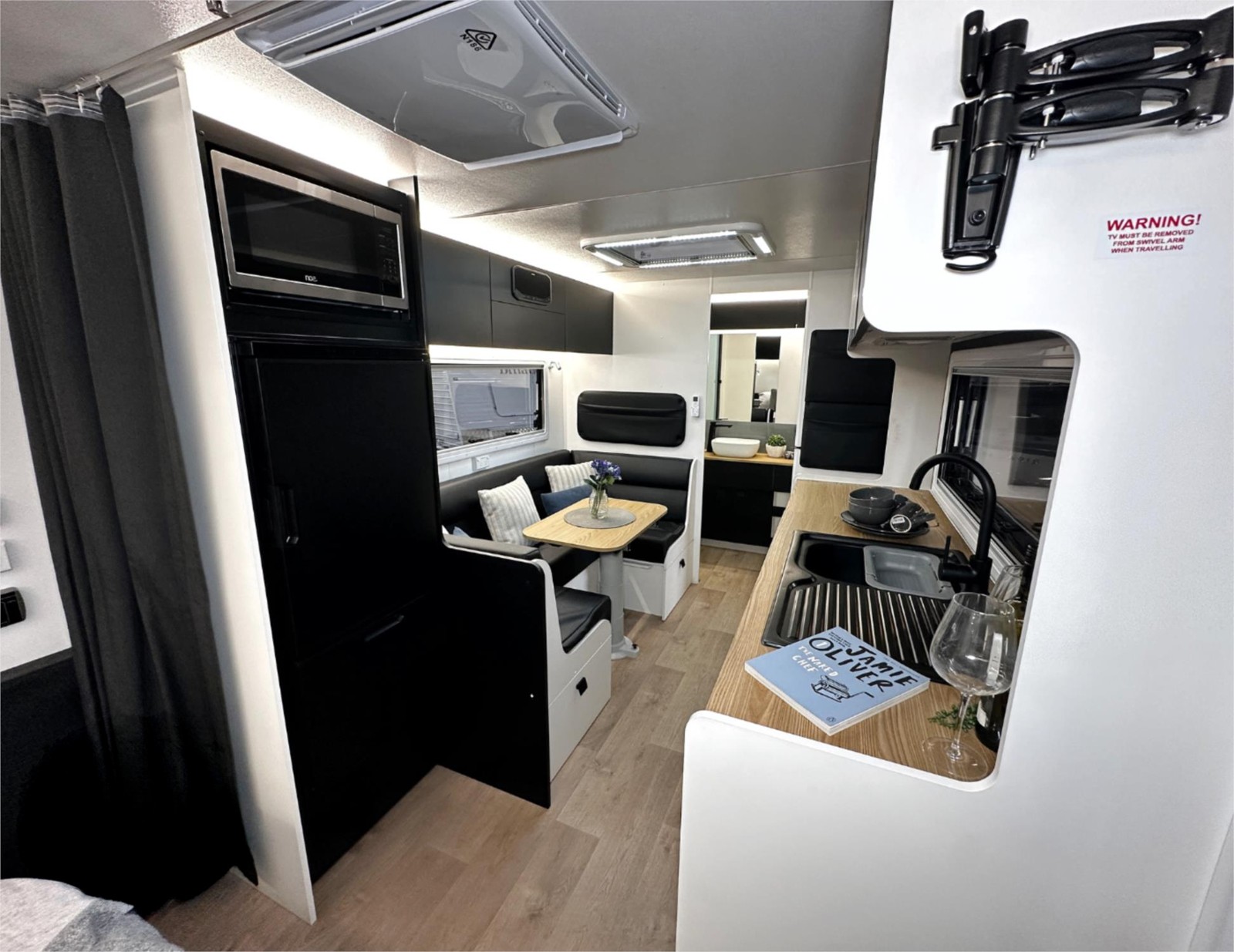 
								2024 New Age Manta Ray Adventurer Caravan MR18ER ADV full									