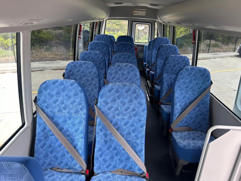 
								2026 Mitsubishi Fuso Rosa 22 Seat Deluxe full									