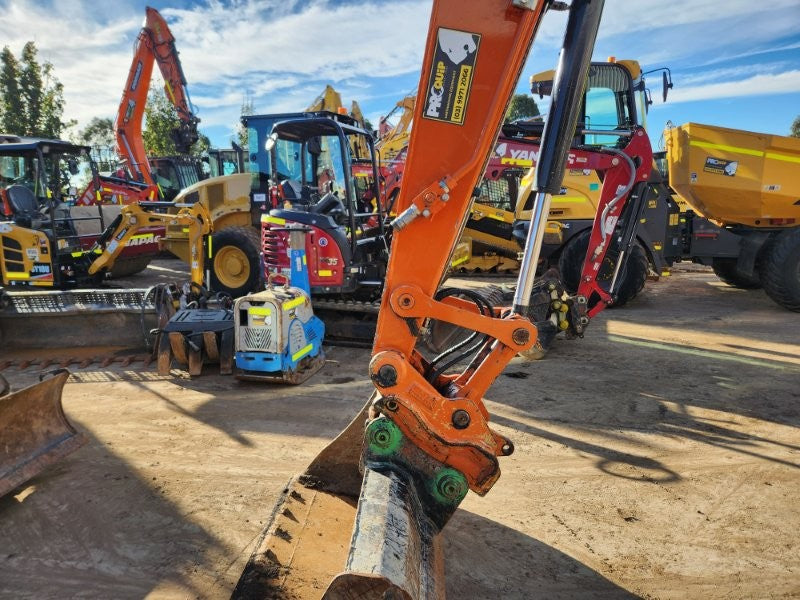 
								2023 Hitachi ZX85USB-5 8.7T Excavator full									