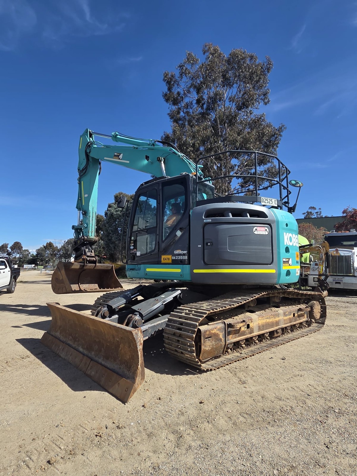 
								2020 Kobelco SK235SR-2 25T Excavator full									