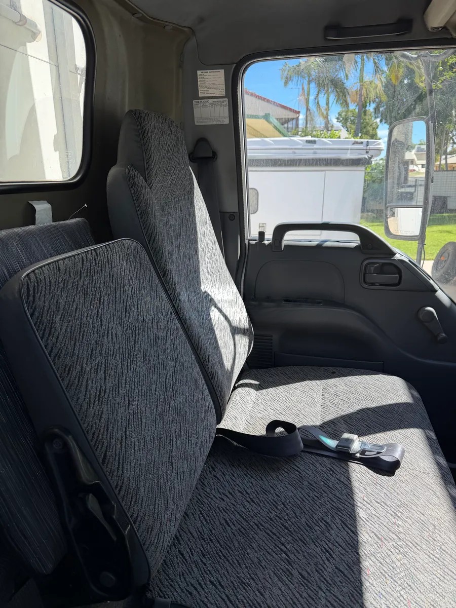 
								1999 Isuzu NQR full									