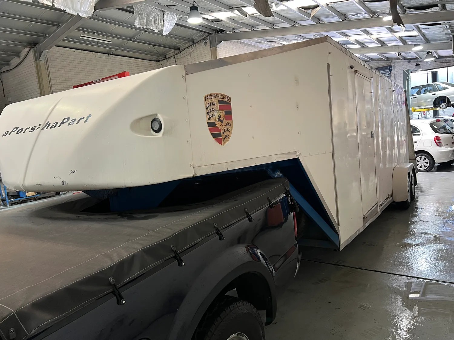 
								2002 Ford F250 and MRT Trailer full									