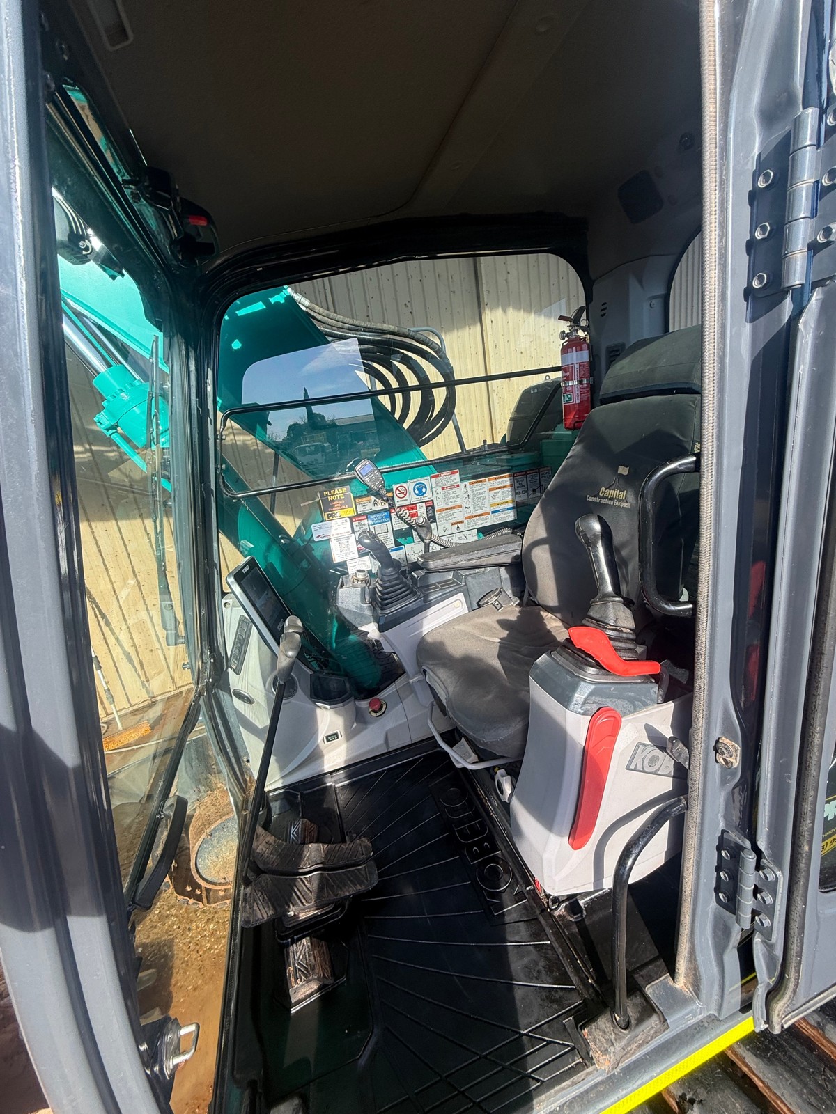 
								2021 Kobelco SK135SR-7 15T Excavator full									