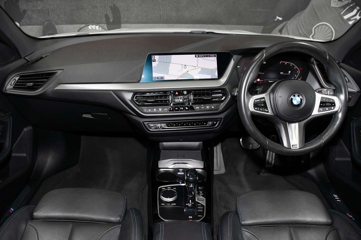 
								2021 BMW 1 Series 118i M Sport full									